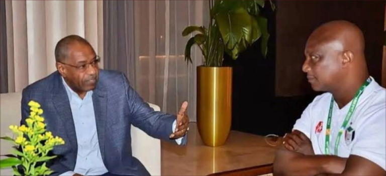 رئيس اتحاد الكرة السوداني يحفز اللاعبين قبل مواجهة غينيا