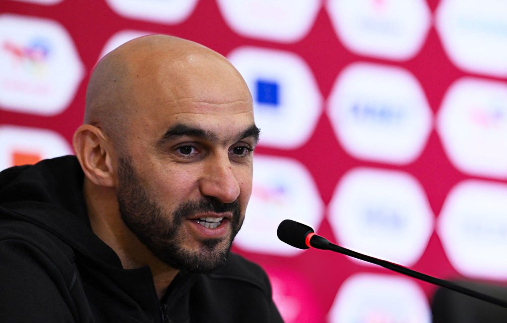 الركراكي يعتذر للجماهير المغربية ويعد بتصحيح المسار