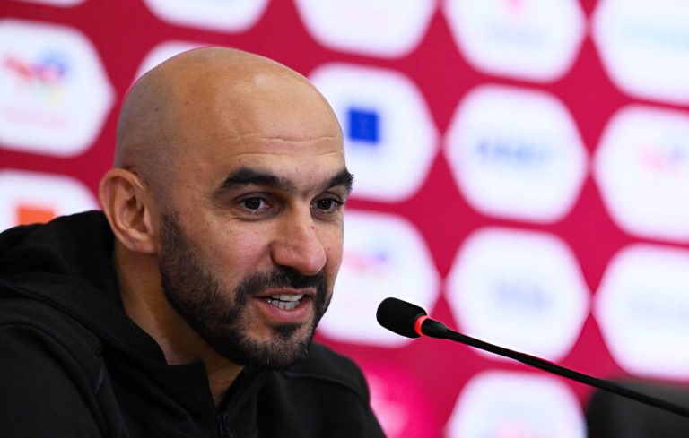 الركراكي يعتذر للجماهير المغربية ويعد بتصحيح المسار