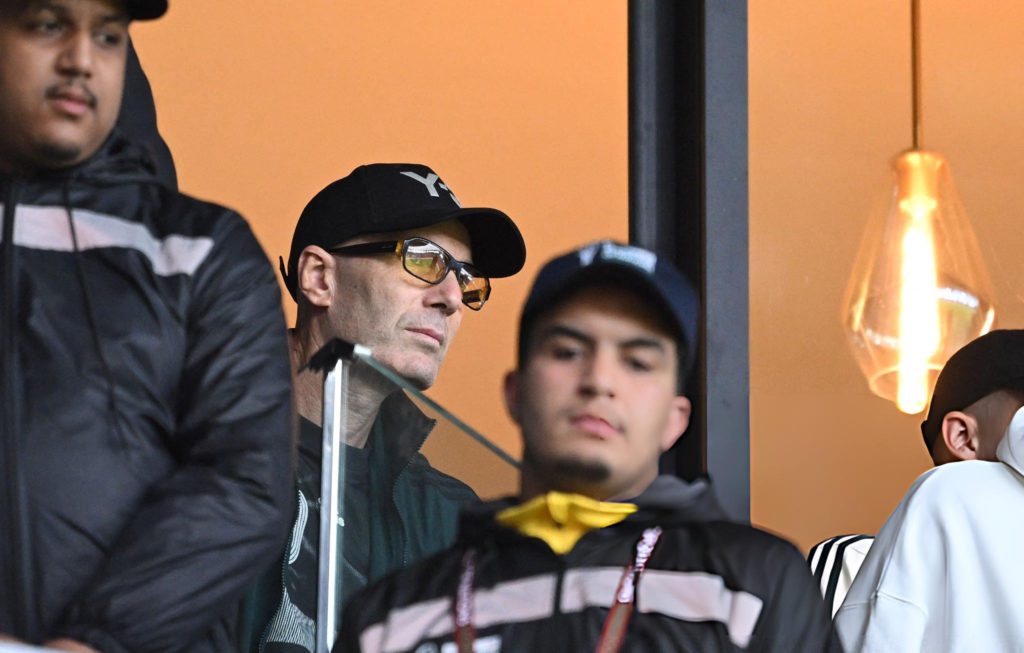 زيدان تابع مباراة الجزائر بالمغرب لمساندة نجله لوكا