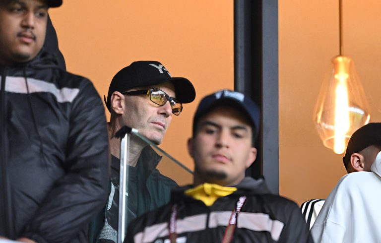 زيدان تابع مباراة الجزائر بالمغرب لمساندة نجله لوكا