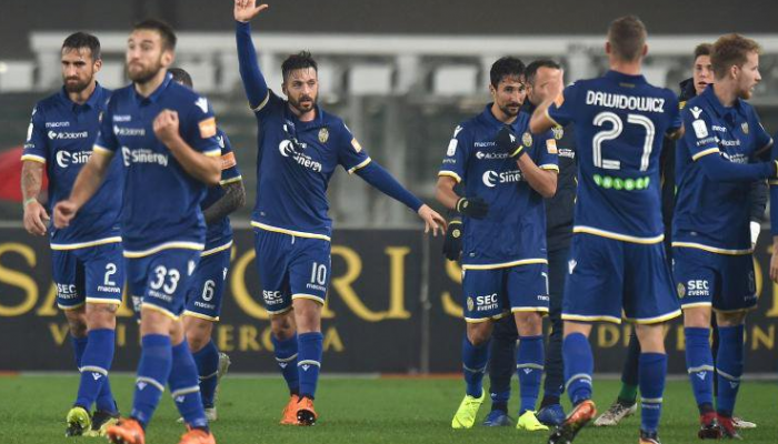 فيرونا الإيطالي يضع عينه على مدافع مغربي شاب