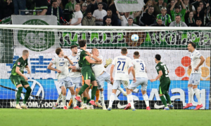 عقوبة تأديبية مفاجئة تُبعد نجم الجزائر عن فولفسبورغ الألماني