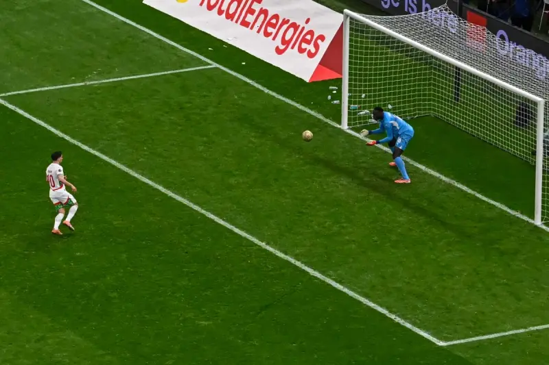 فيديو: لاعب تشيلي يسخر من "بانينكا" فاشلة ويتعرض للإصابة!