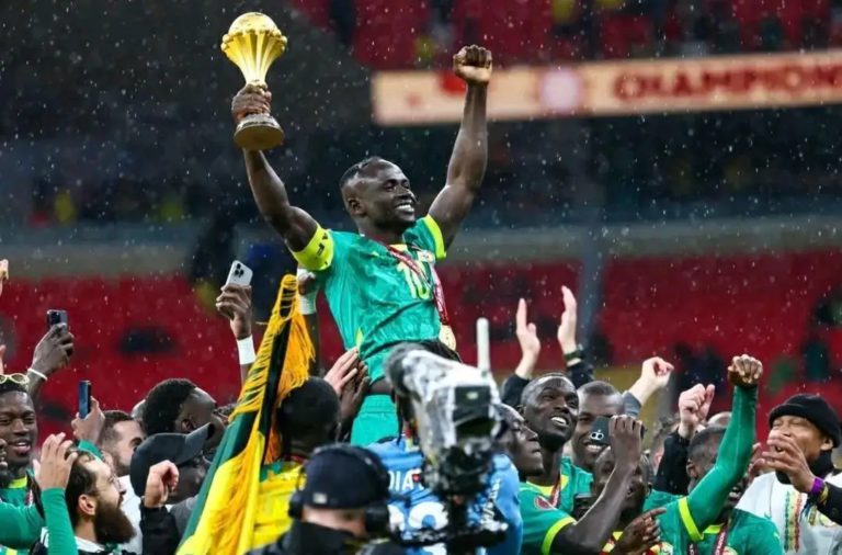 الفيفا والكاف يلتزمان الصمت بعد فوز السنغال بكأس أفريقيا.. لماذا؟