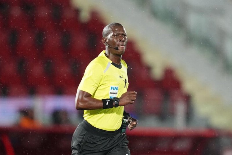 الكاف تعلن عن طاقم تحكيم مباراة المغرب وتنزانيا في "كان 2025"