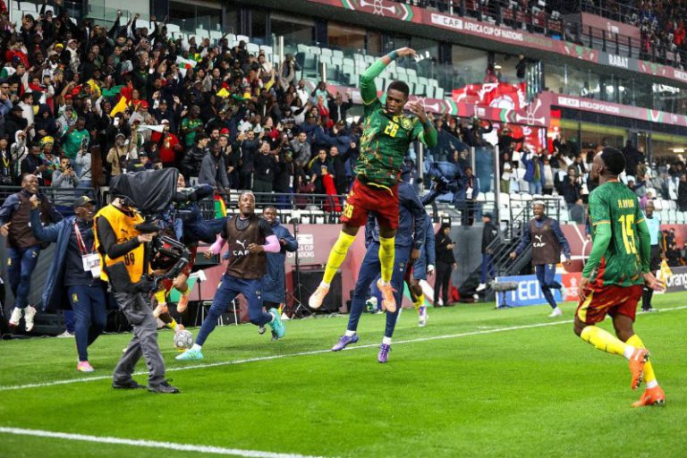 منحة مالية ضخمة تحفز لاعبي الكاميرون قبل مواجهة المغرب