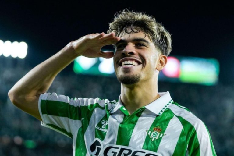 بيليغريني يكشف غموض إصابة الزلزولي بعد خسارة بيتيس