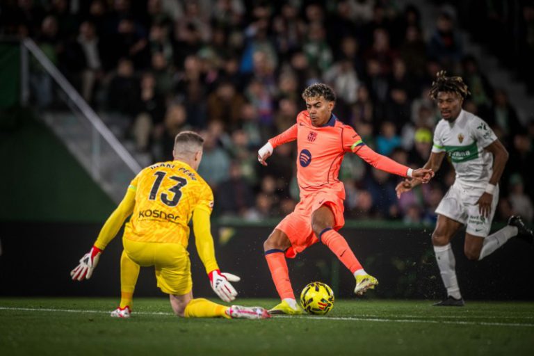 برشلونة يفوز على إلتشي ويقترب أكثر من لقب الدوري الإسباني