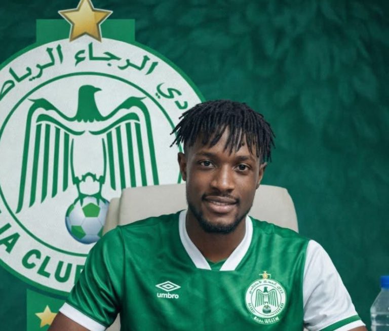 الرجاء الرياضي يضم لاعبًا غينيًا لتعزيز خط الوسط