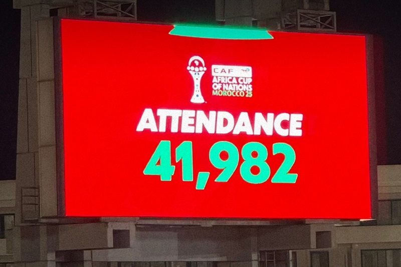 جمهور غفير يشعل قمة تونس ومالي في مركب محمد الخامس