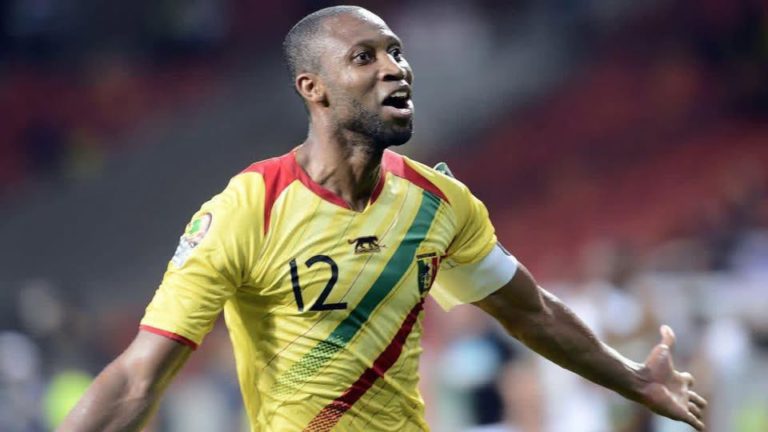 "كاف" يفتح تحقيقًا بشأن أحداث مباراة المغرب والكاميرون