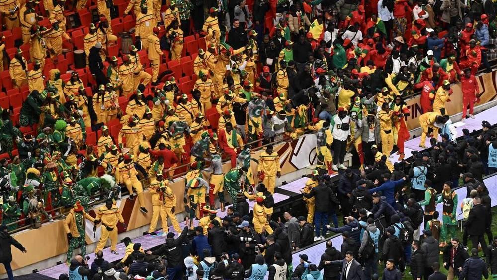 المغرب يتخذ إجراءات بحق مشجعي السنغال والجزائر بعد أحداث الشغب