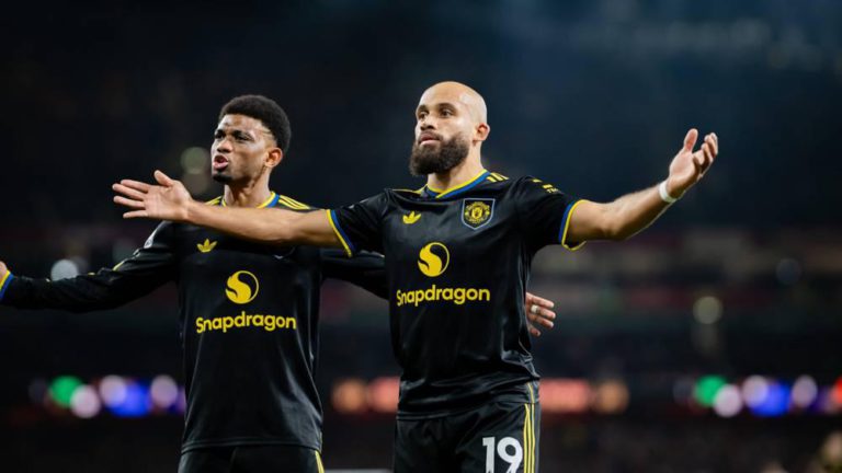 مانشستر يونايتد ينتفض ويفوز على أرسنال في مباراة مجنونة بالدوري