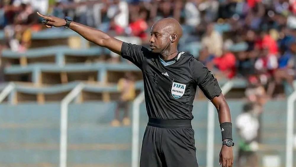 الكاف تعلن عن طاقم تحكيم زامبي لمباراة الجيش الملكي وشبيبة القبائل