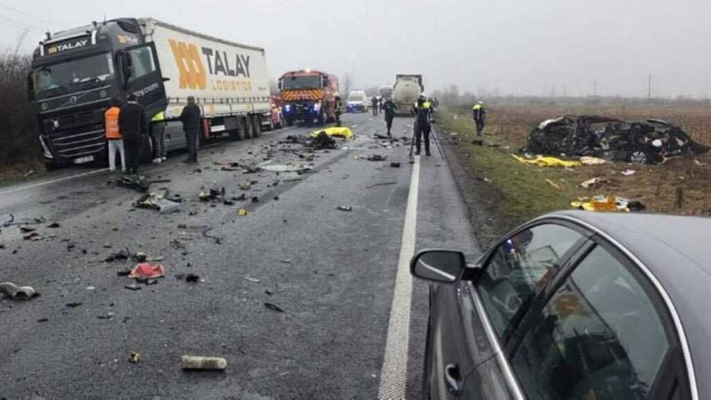 مقتل 7 مشجعين يونانيين في حادث مأساوي برومانيا قبل مباراة أوروبية