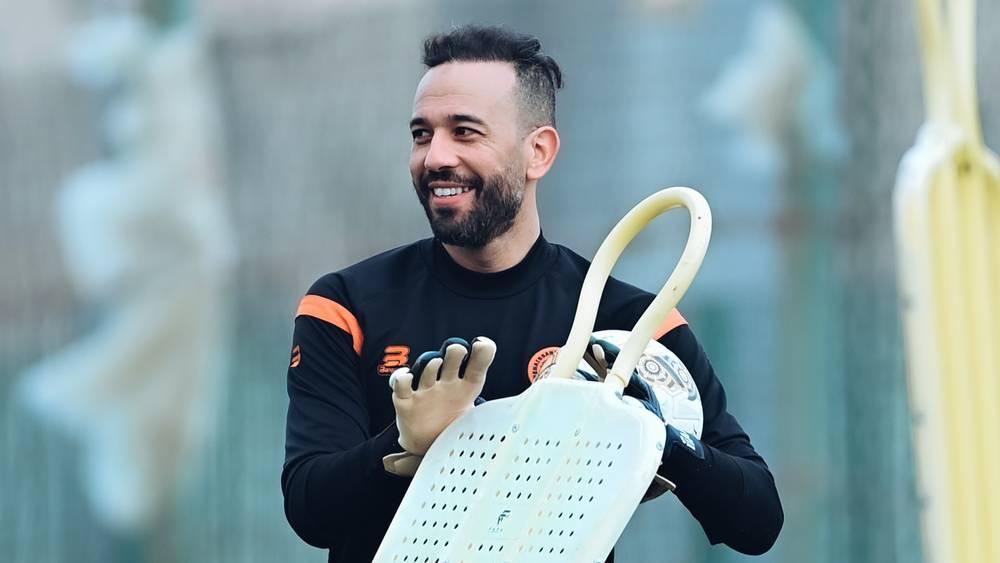 الزنيتي يشارك في أول تدريب مع نهضة بركان استعدادًا لدوري الأبطال