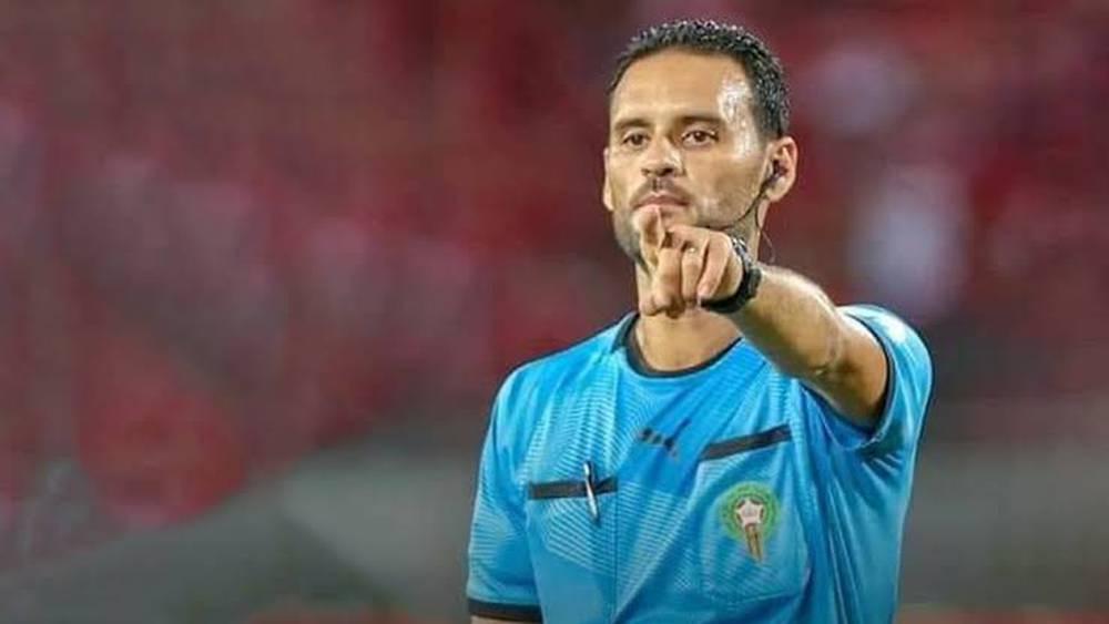 الكشف عن طاقم تحكيم مباراة الرجاء ونهضة الزمامرة بالدوري المغربي