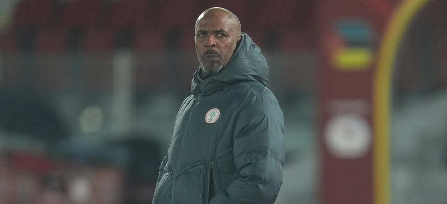 مدرب نيجيريا يُشيد بقوة الجزائر قبل مواجهة ربع النهائي