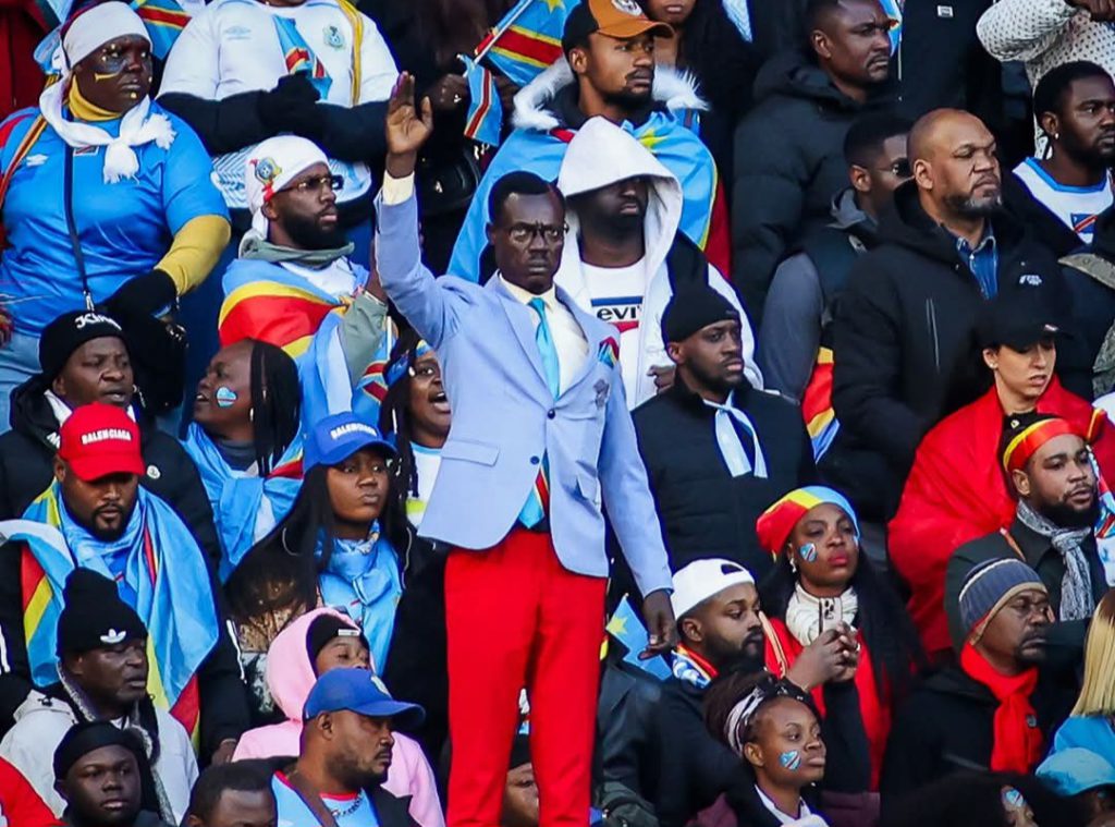 يسار لمغاري يشيد بالمشجع الكونغولي "لومومبا": سفير للوفاء بالملاعب المغربية