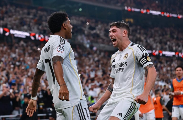 ريال مدريد يتخطى أتلتيكو ويواجه برشلونة في نهائي السوبر