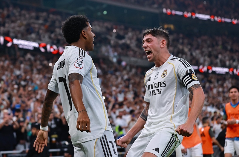 ريال مدريد يتخطى أتلتيكو ويواجه برشلونة في نهائي السوبر