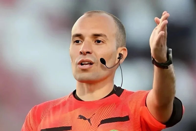 حكام مغاربة في مهمة تحكيم مباراة مصر وبنين بأمم إفريقيا