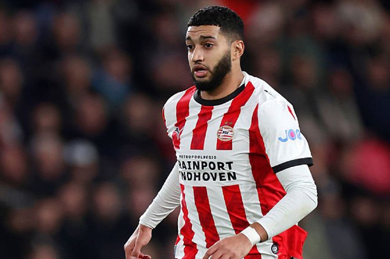 الصيباري يحتفل بعيد ميلاده بـ"موقعة" آيندهوفن وبايرن ميونخ