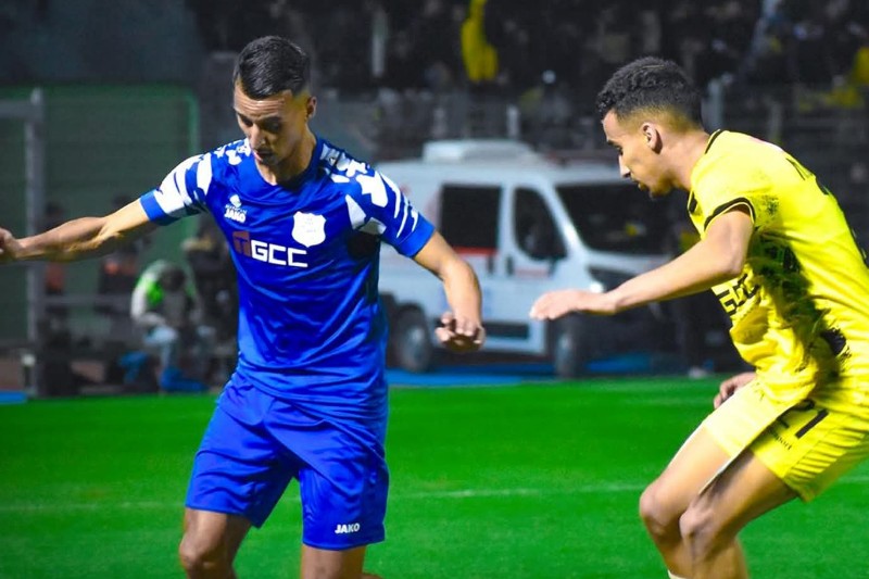 المغرب الفاسي ينفرد بصدارة الدوري المغربي مؤقتًا بالتعادل