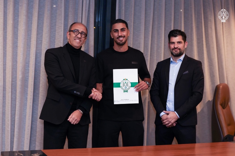 أيمن برقوق يعلن انضمامه للرجاء.. والجماهير تحتفي بالصفقة