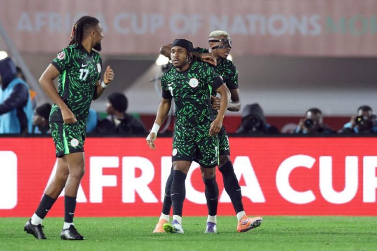 أزمة مالية تضرب معسكر نيجيريا قبل مواجهة الجزائر في أمم أفريقيا