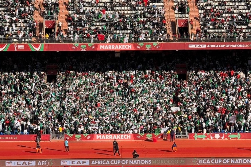 شغب جماهير الجزائر يفسد فوز نيجيريا ويتسبب بغضب "الكاف"