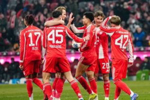 بايرن ميونخ يسحق فولفسبورغ بثمانية أهداف في عودته القوية