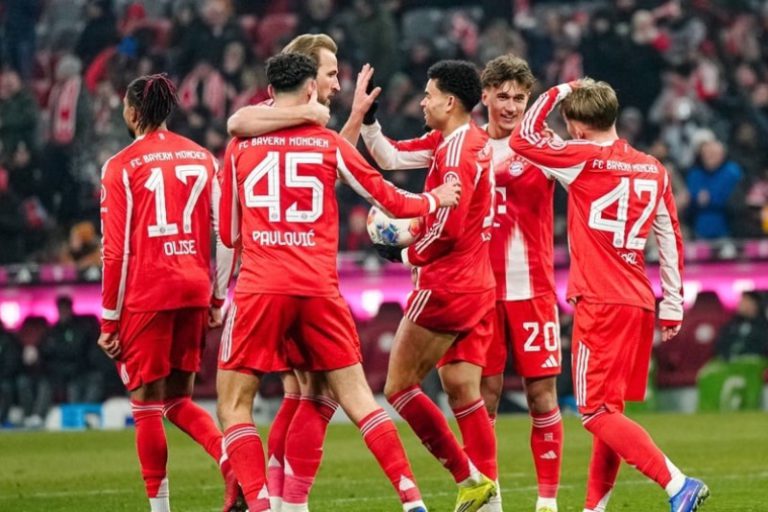 بايرن ميونخ يسحق فولفسبورغ بثمانية أهداف في عودته القوية