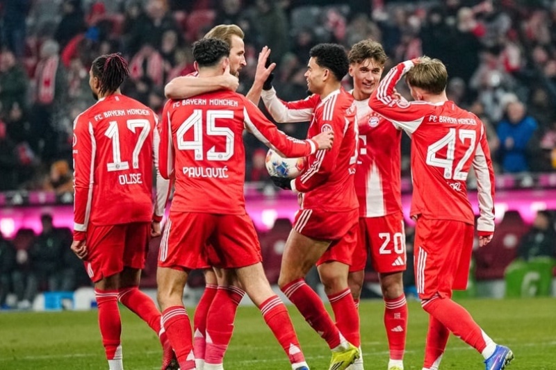 بايرن ميونخ يسحق فولفسبورغ بثمانية أهداف في عودته القوية