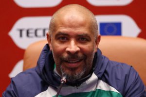 مدرب نيجيريا يشيد بالتنظيم المغربي "الساحر" في أمم أفريقيا