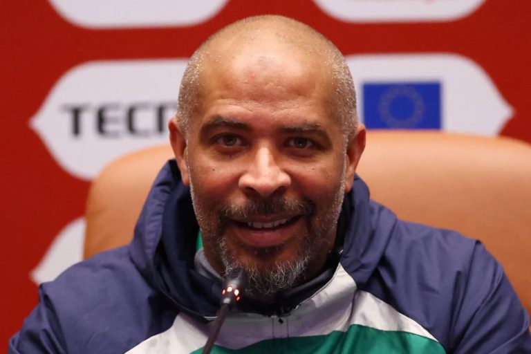 مدرب نيجيريا يشيد بالتنظيم المغربي "الساحر" في أمم أفريقيا