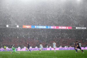 أمطار "كامب نو" تفضح عيوبًا هندسية رغم تجديد الملعب