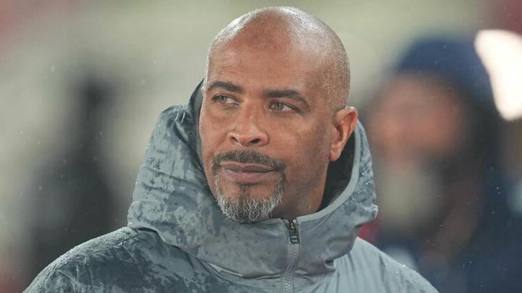 مدرب نيجيريا مطلوب في أفريقيا بعد تألقه في "الكان"