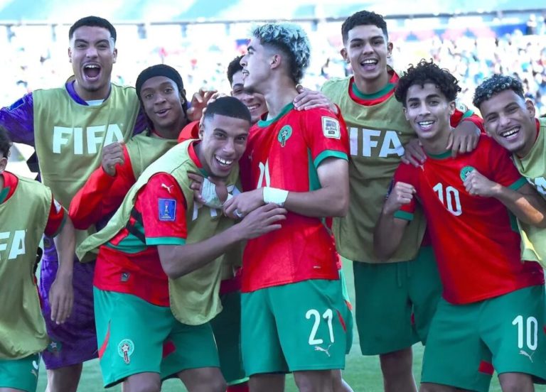 نجم منتخب المغرب تحت 20 عامًا يحتفل بزفافه بحضور وهبي