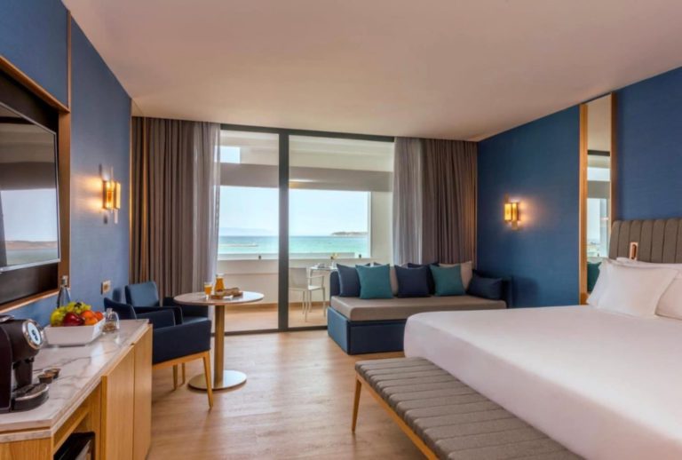 مصري يفضح "أكاذيب" حسام حسن عن فندق إقامة المنتخب في طنجة