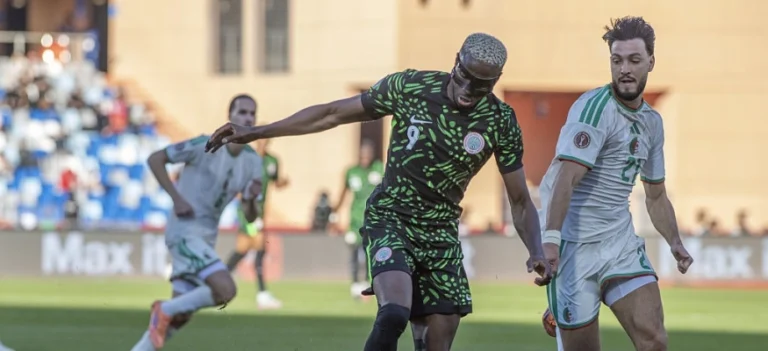 فيفا يفتح تحقيقًا رسميًا في شكوى الجزائر ضد نيجيريا بعد المباراة المثيرة