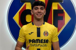 فياريال الإسباني يضم المغربي أركيك من هويسكا بالإعارة