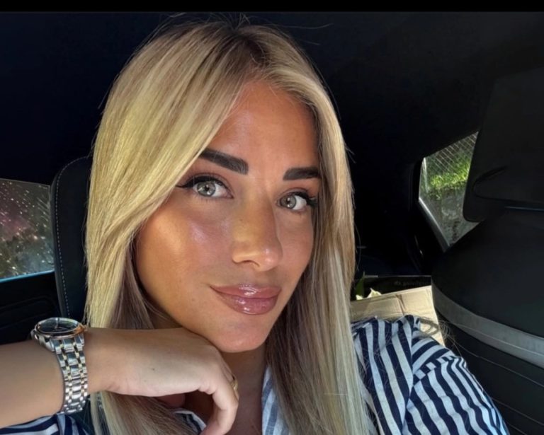 بيتكوفيتش يثور غضبًا على الصحفيين الجزائريين بسبب مضايقة ابنته.