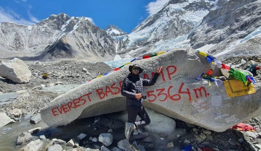 عادل طيبي يطمح لتسلق فينسون تزامناً مع نهائي "الكان" بالمغرب