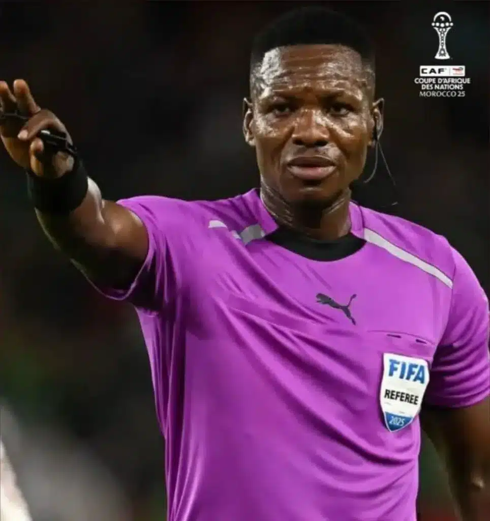 "الكاف" يعلن طاقم تحكيم مباراة المغرب ونيجيريا في نصف نهائي "الكان"