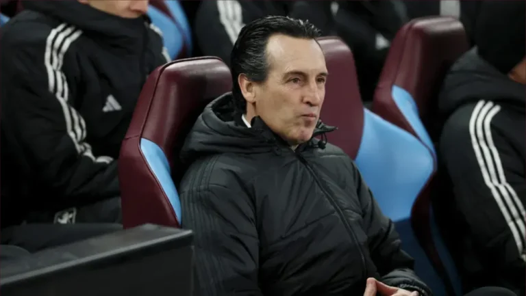 أوناي إيمري يتجاهل شائعات تدريب ريال مدريد ويكتفي بالصمت