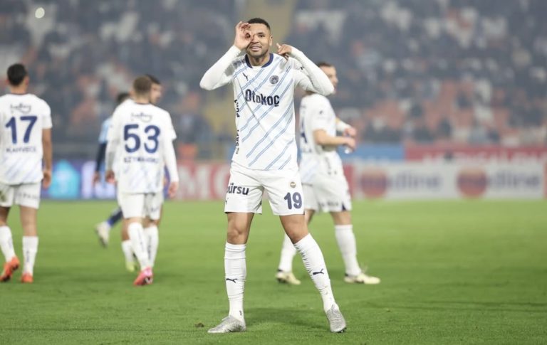 مدرب فنربخشة يحسم الجدل: النصيري باقٍ مع الفريق التركي