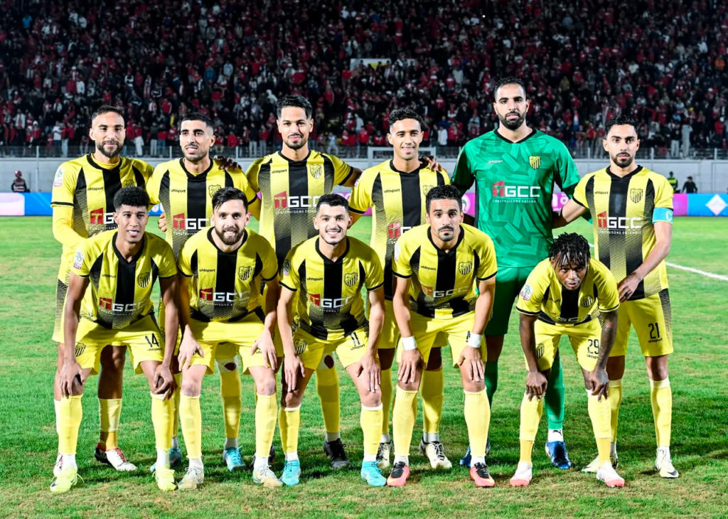 المغرب الفاسي يكتسح الفتح ويشعل المنافسة على الصدارة