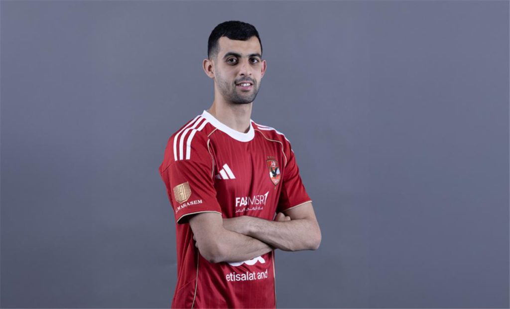 الأهلي المصري يضم رسميًا الظهير المغربي يوسف بلعمري
